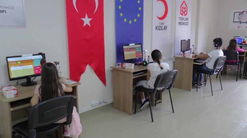 Türk Kızılay, EBA destek noktaları ile öğrencilerin uzaktan eğitimine yardımcı oluyor
