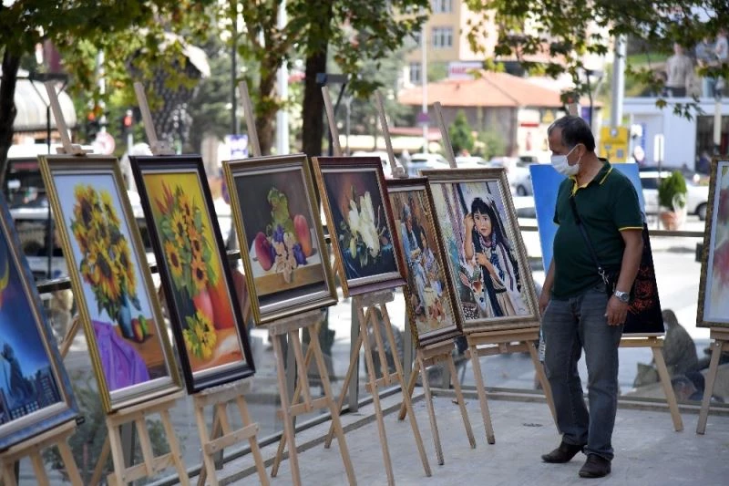 ISMEK kursiyerlerinden açık hava sergisi
