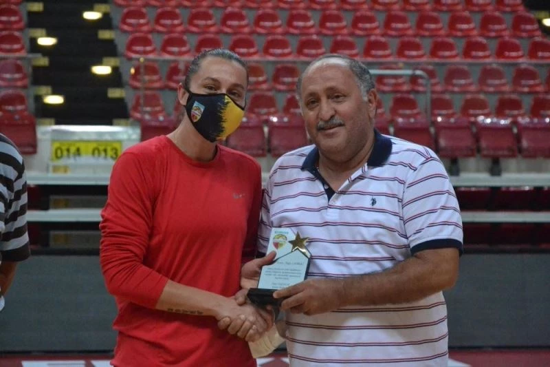 Tuğçe Canbaz Bellona Kayseri’de
