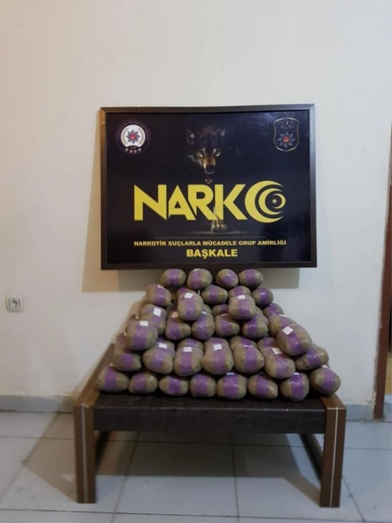 Van’da taşların altına gizlenmiş 71 kilo eroin ele geçirildi
