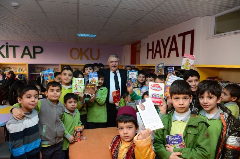 Başkan Mahçiçek; “Türk dilini seviniz”

