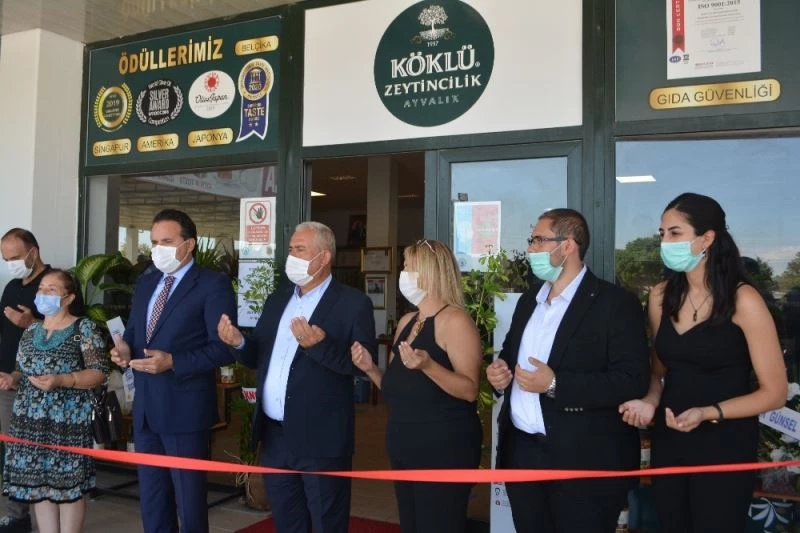 Zeytin ve zeytinyağının başkenti Ayvalık’ta yılın ilk erken hasat zeytinyağı sıkıldı
