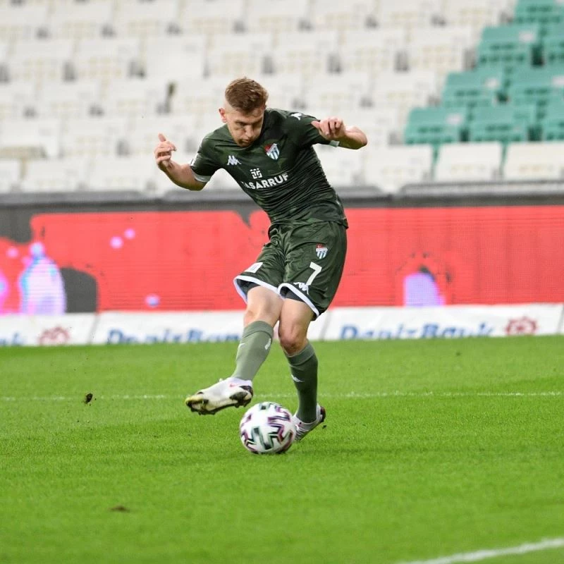 Burak Kapacak yüzde 100’le oynadı
