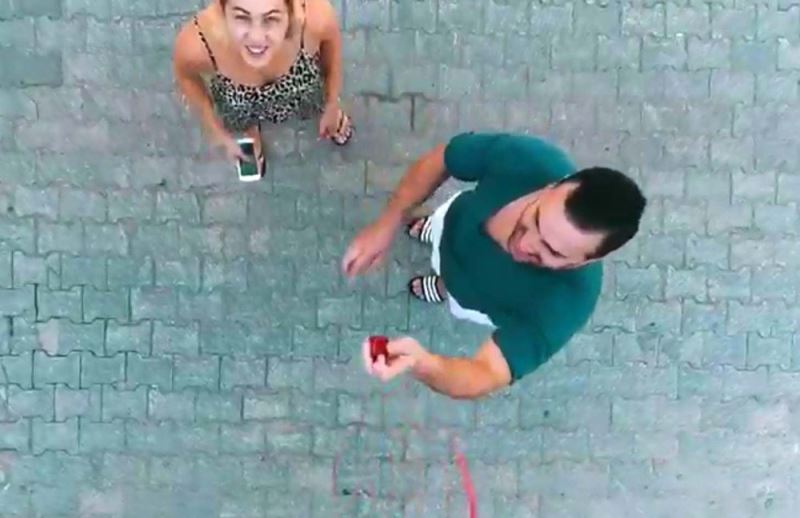 Milli güreşçinin ’drone’li evlilik teklifi turizmci nişanlısını sevince boğdu
