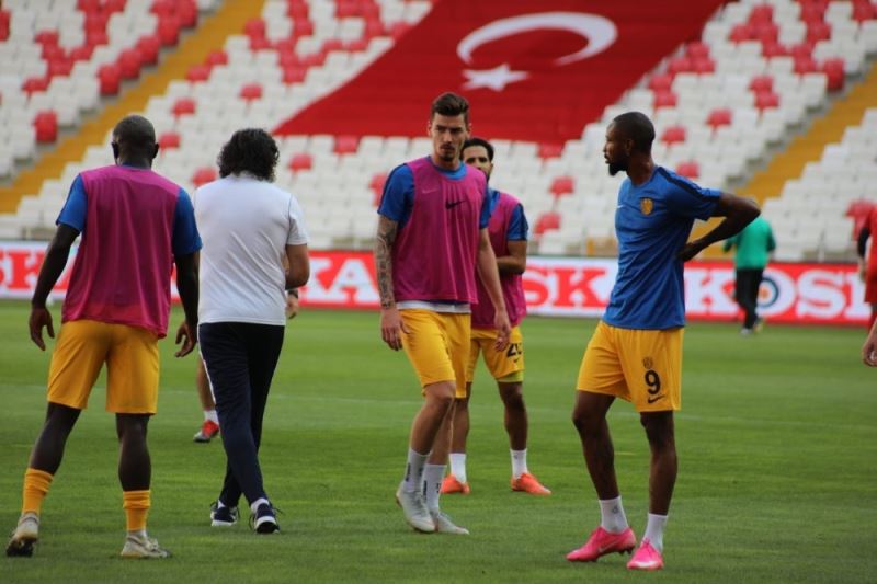 MKE Ankaragücü’nde Erdi Dikmen ilk kez Süper Lig’de forma giydi
