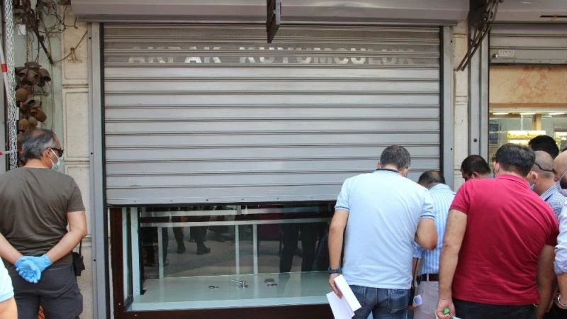 Vatandaşı 10 milyon TL dolandırdığı öne sürülen 2 kuyumcu tutuklandı
