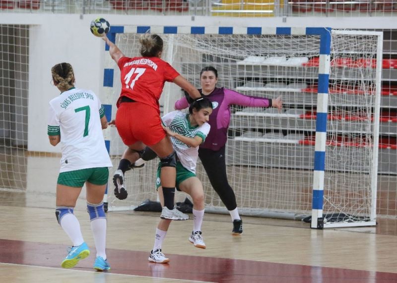 Kadınlar Hentbol Süper Ligi: Sivas Belediyespor: 32 - İzmir Büyükşehir Belediye: 35
