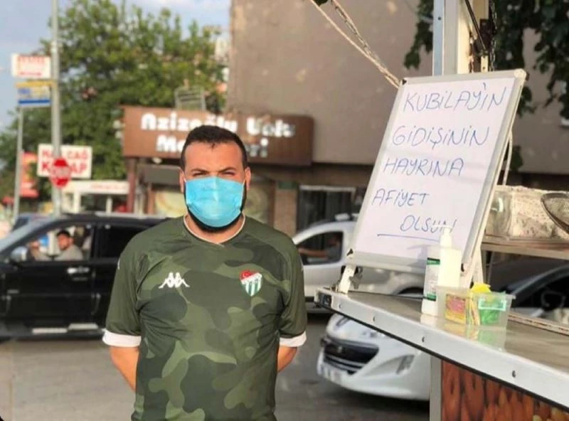 Bursaspor’dan ayrılan Kubilay için taraftar lokma döktürdü
