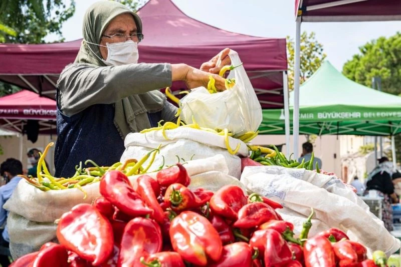 Buca’da Halkın Bakkalı ve üretici pazarı bir arada
