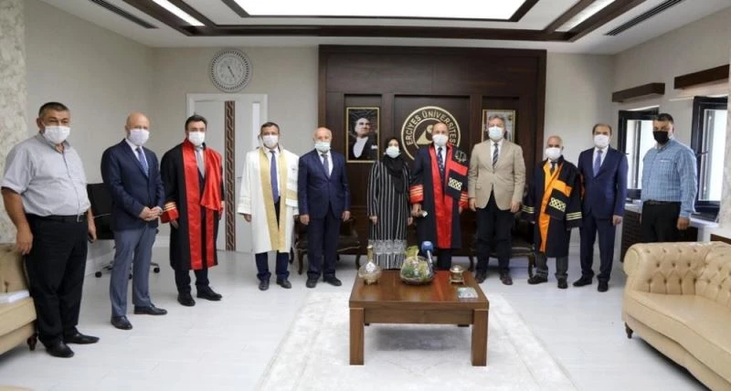 İsmail Emrah Karayel doktor unvanını aldı
