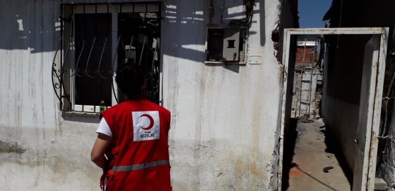 Türk Kızılay Aydın Şubesi’nden evi yanan ailelere yardım eli
