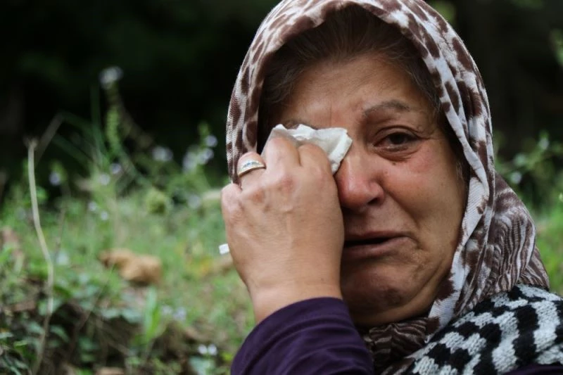 (Özel) 17 senedir harabe evin önünde her gün gözyaşı döküyor
