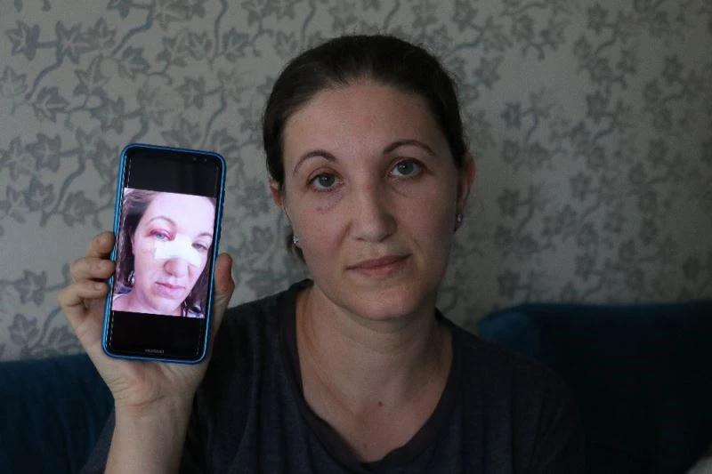 Gelinliği kirletip, kadın çalışanı darp ettiler
