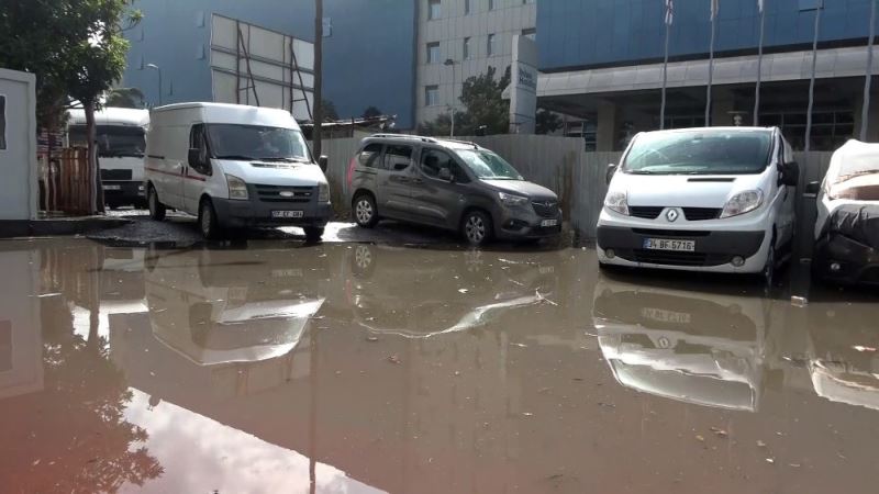 İstanbul’daki etkili yağış esnafı da vurdu

