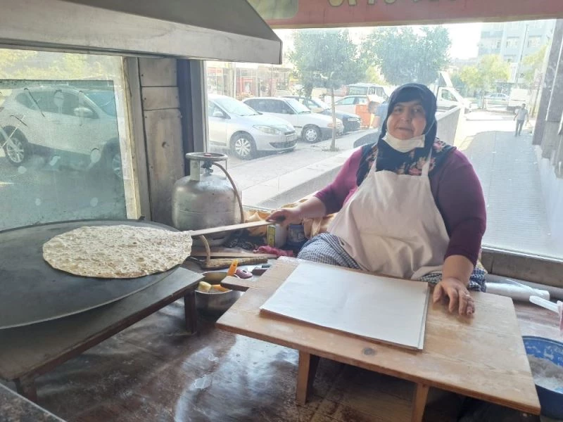 Bazlama yaparak hayata tutundu
