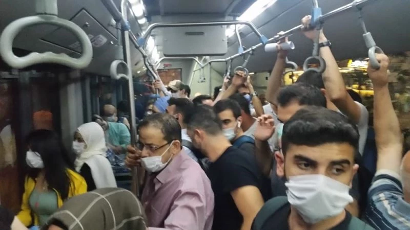 Taksim otobüsünde tıklım tıklım yolculuk
