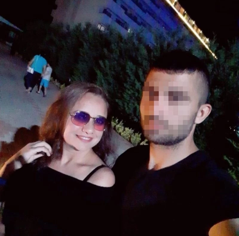 Boşanmak isteyen eşini kalbinden bıçaklayarak öldürdü
