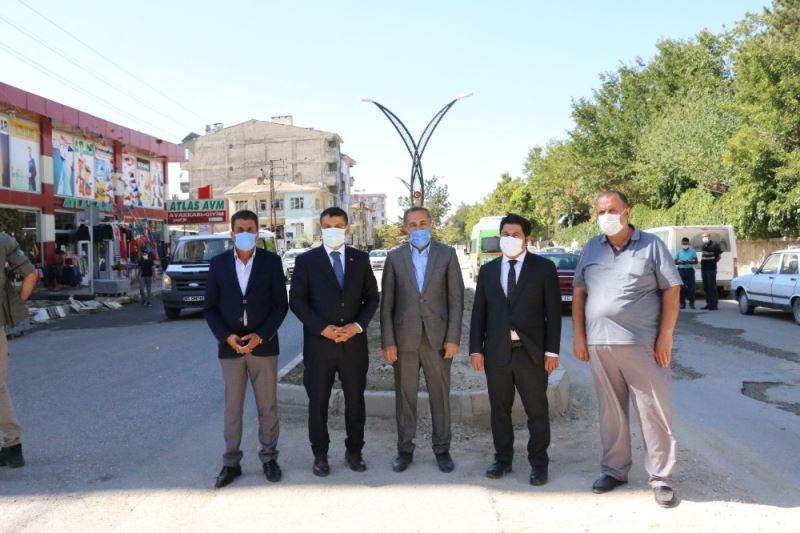 Erciş Belediyesi Kışla Caddesi’ni dekoratif direklerle aydınlatacak

