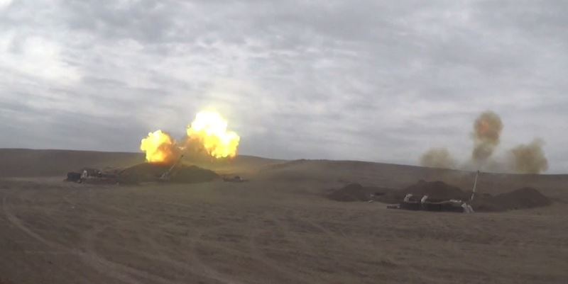 Azerbaycan ordusu, Ermeni ordusuna ait hedefleri vurmaya devam ediyor
