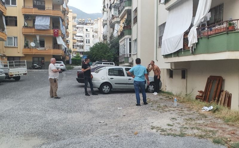 Alanya’da bunalıma giren genç kafasına silah dayadı
