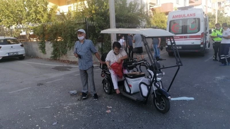 Bisiklet, engelli bireyin kullandığı elektrikli bisikletle çarpıştı: 3 yaralı
