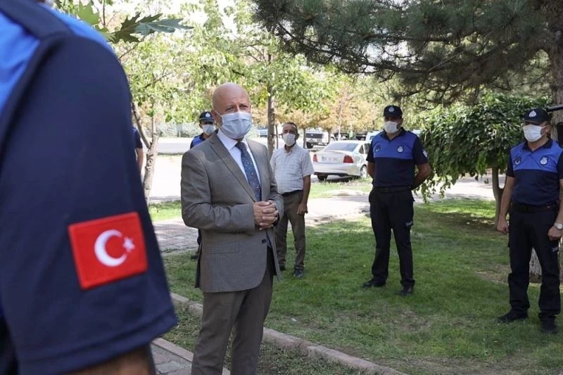 Başkan Çolakbayrakdar: “Zabıta ekiplerimizle vatandaşlara sağlıklı bir ortam sunuyoruz”
