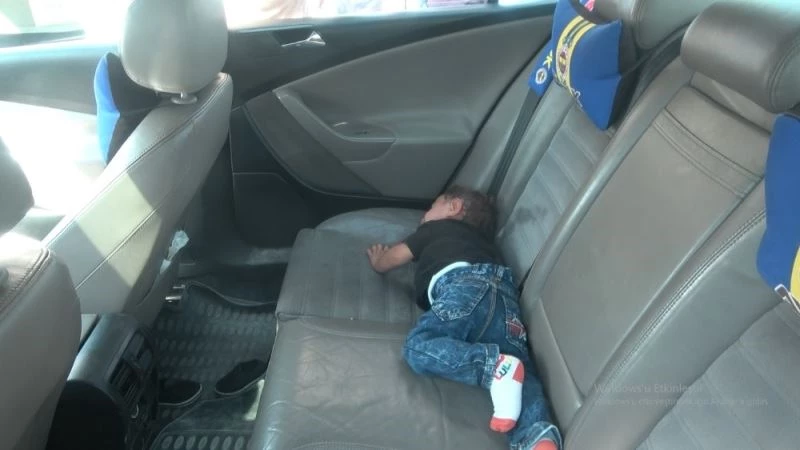 Faruk bebeğin ağlama sesini duyan vatandaşlar seferber oldu
