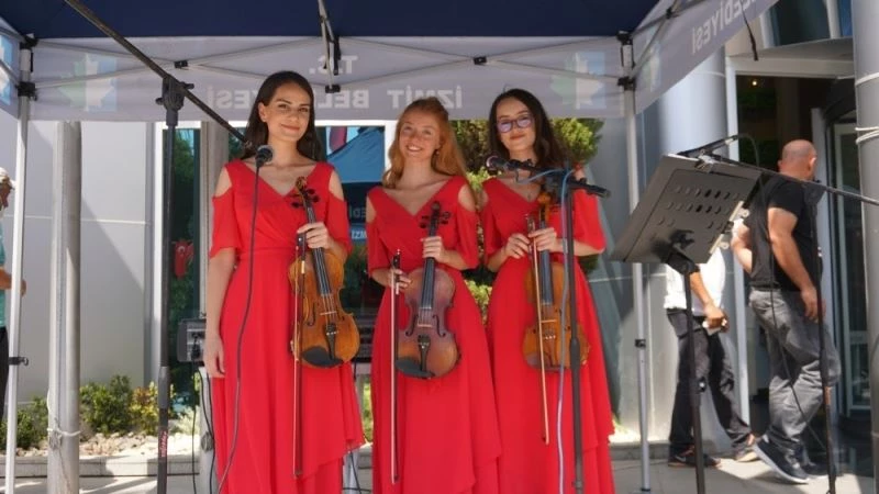 Barışın ezgileri İzmit sokaklarında yankılandı
