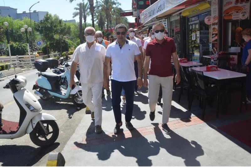 Başkan Günel halkın içine girerek, sorunlarla bire bir ilgileniyor
