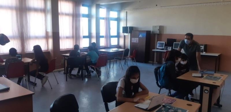Malazgirt’te yüzlerce öğrenci EBA destek noktasından faydalanıyor
