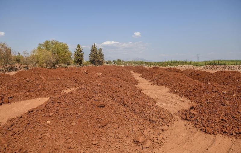 Antalya Orman Çiftliği’ne terra-rossa toprağı
