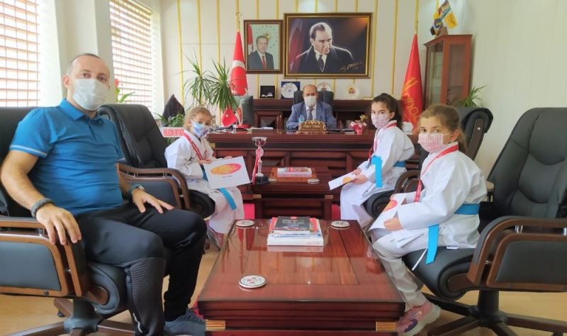 Minik karate şampiyonlarından Kaymakam Ünal’a ziyaret
