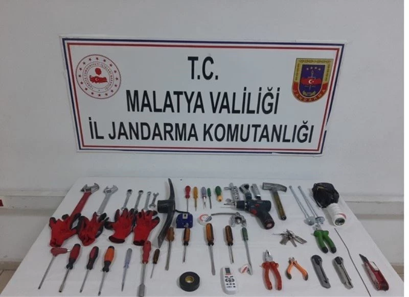 Hırsızlar fotokapan ile yakalandı
