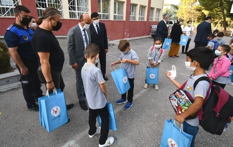 Kırtasiyeler başkan amcadan
