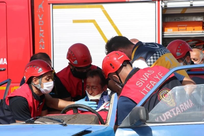 Tatbikatta Azerbaycan Bayrağı açtılar
