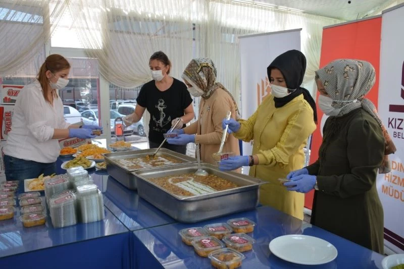 Kızıltepe’de aşure kazanları sağlık çalışanları için kaynadı
