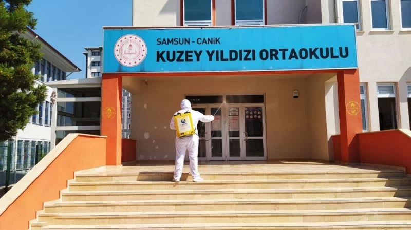 Canik’te sınavlar öncesi okullar dezenfekte edildi
