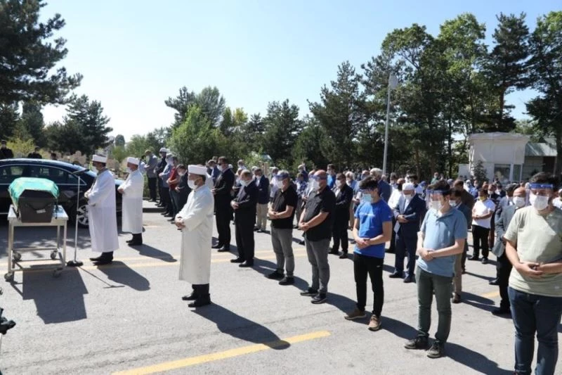 Bakan Akdağ’ın amcası son yolculuğuna uğurlandı
