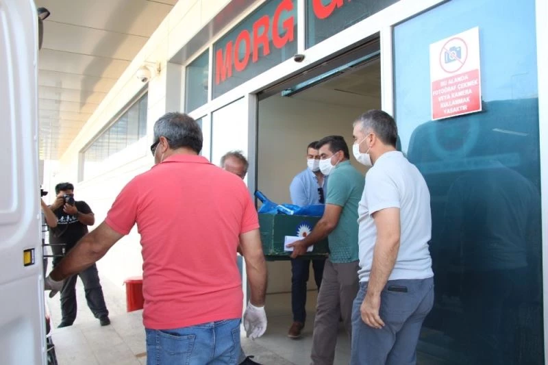 İş ortağının 3 bıçak darbesiyle sokak ortasında öldürülen kişinin cenazesi alındı
