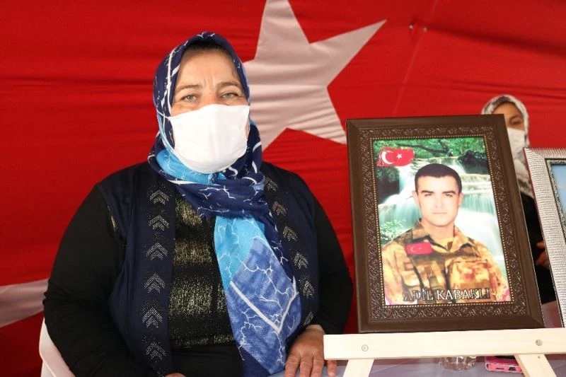 Evlat nöbetindeki ailelerin hayalleri yürek burkuyor
