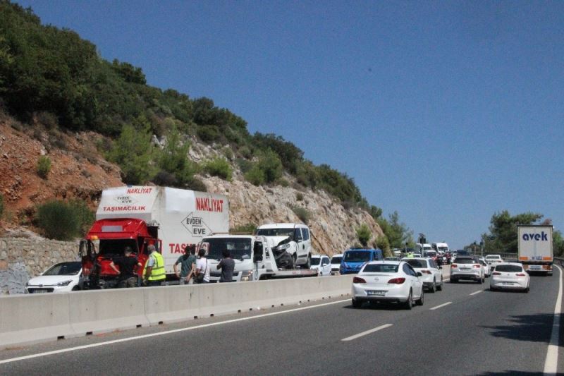 Sakar rampasında zincirleme kaza
