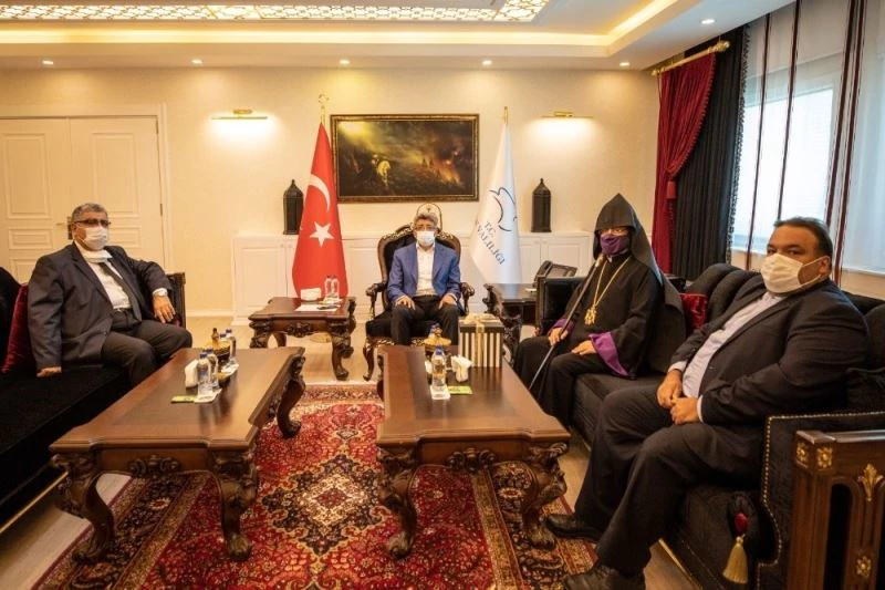 Türkiye Ermeni Patriği Maşalyan, Vali Bilmez’i ziyaret etti
