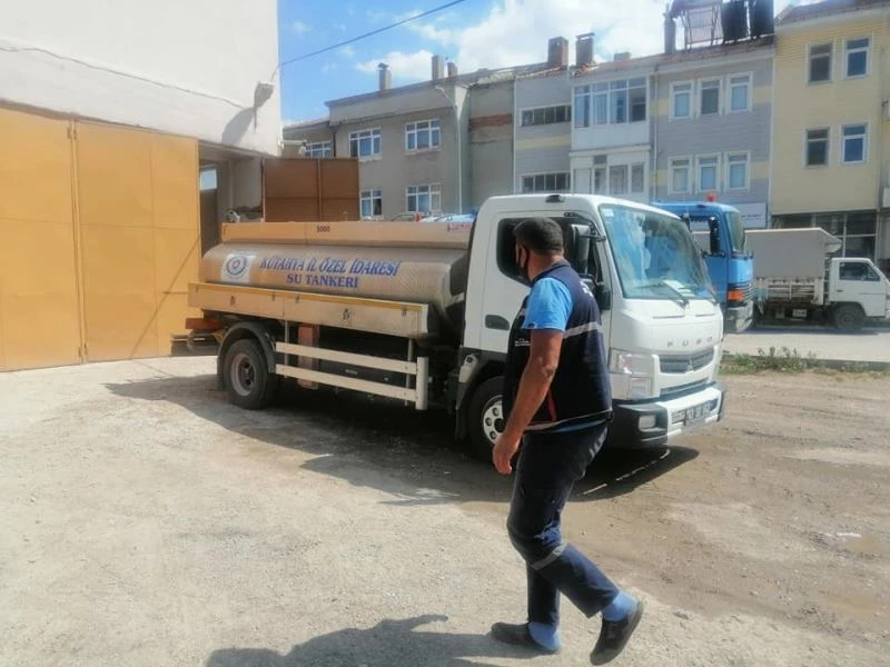 Aslanapa Belediyesi köylerin su sorunlarının çözümü için destek veriyor
