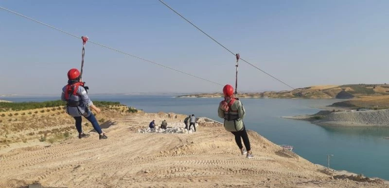 Koruma ve bakım altındaki çocukların zipline ve tekne turu heyecanı
