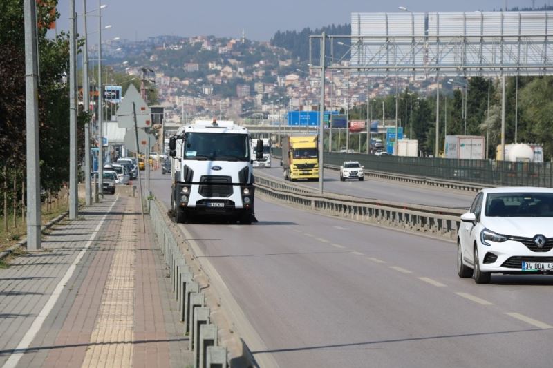 Kocaeli’deki karayollarına titiz temizlik
