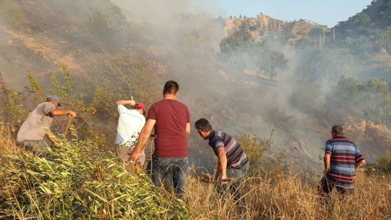 Alevleri gören mahalleli yangına koştu
