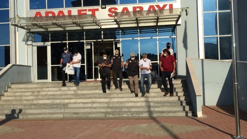 FETÖ şüphelileri yurtdışına kaçarken yakalandı
