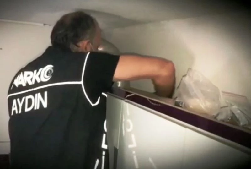 Ekipler saklanan uyuşturucuları tek tek buldu
