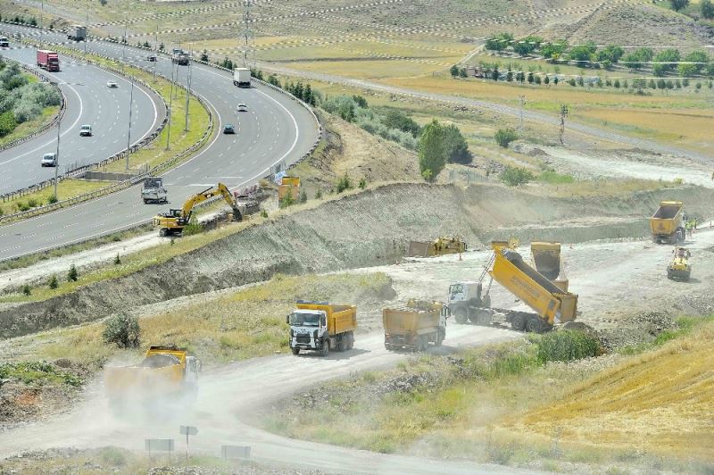 Büyükşehir’den iki dev proje daha: Şaşmaz Bulvarı ve Ayaş Yolu’na yeni köprülü kavşaklar yapılacak
