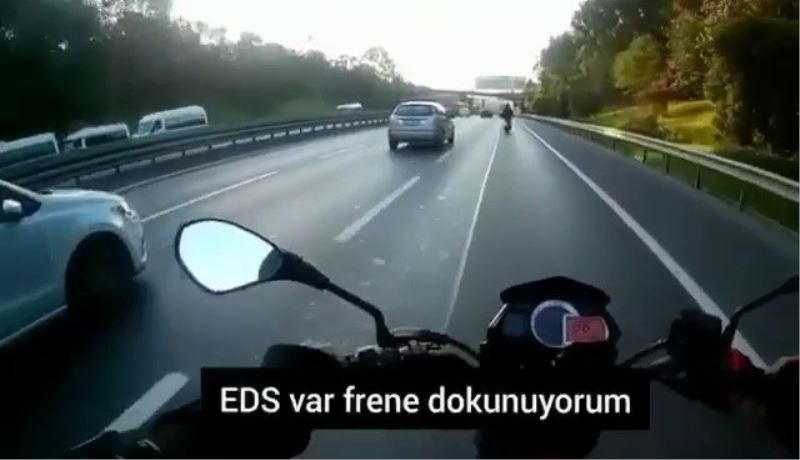Özel) TEM Otoyolu’nda motosikletlinin ölümden döndüğü “makas” terörü kamerada
